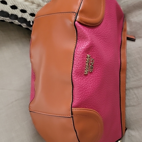 Jones New York Signature Ruby/Carmel Colorblock faux leather bag. Back zipper. - Picture 6 of 15